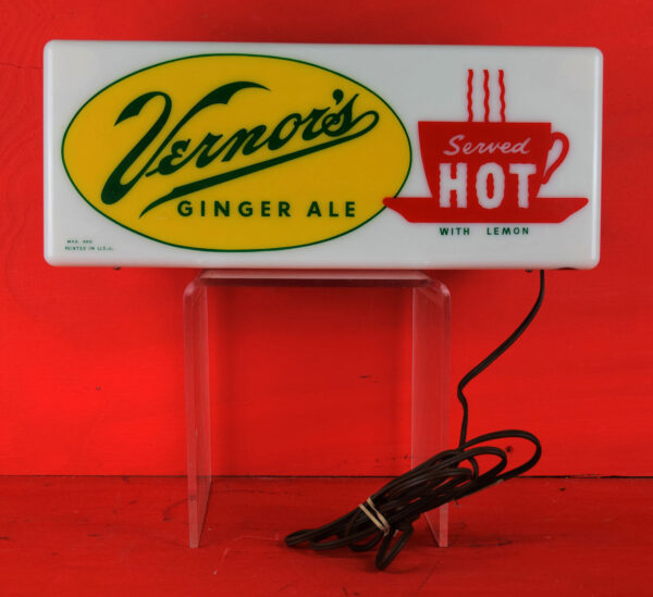 Vernor's Ginger Ale Served Hot Plastic Face Light Up Sign TAC# 037992