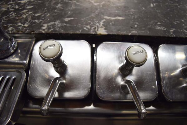 Marble Liquid Carbonic Soda Fountain Ice Cream Counter - Image 4