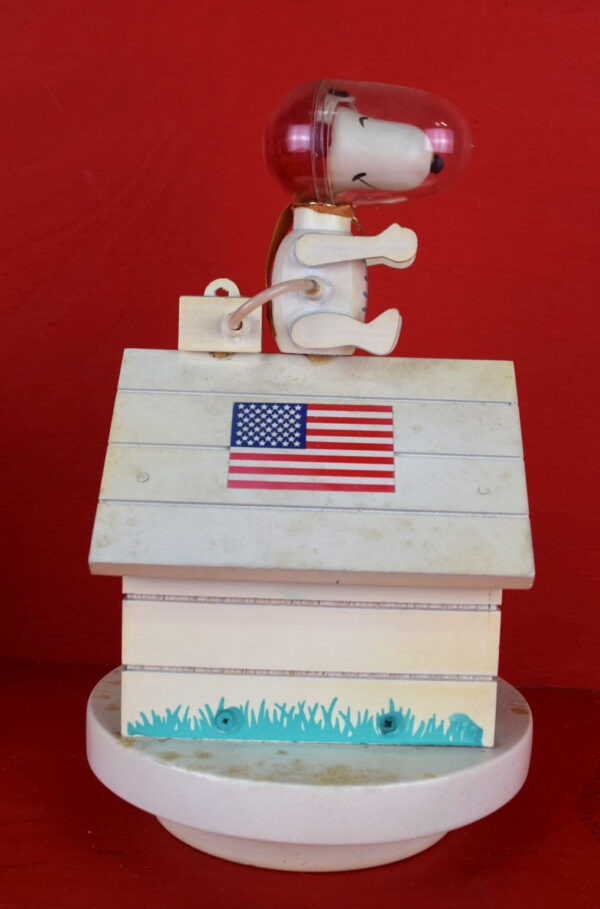 Peanuts Snoopy Doghouse Pair Music Boxes Astronaut Red Baron - Image 4